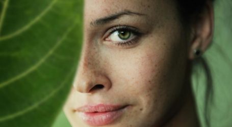 أحدث الطرق لعلاج الندوب والبقع الداكنة في الوجه