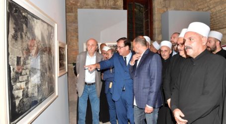 وليد جنبلاط يفتتح معرض لوحات وصور عن الموحدين الدروز  في قصر بيت الدين
