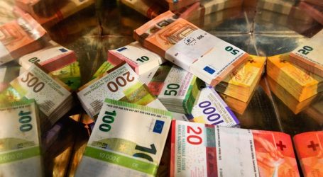 “الفائدة السلبية” تكلّف البنوك السويسرية 8 مليارات فرنك