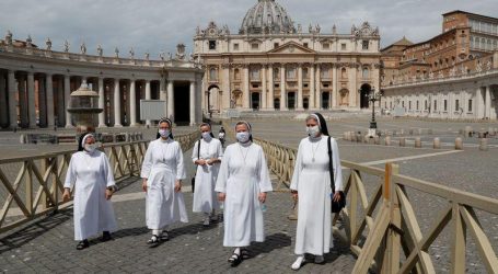 العودة إلى مظاهر الحياة الدينية في الفاتيكان وإيطاليا
