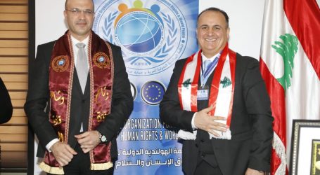 حسن يتسلم جائزة شخصية العام الأكثر تأثيرًا ووشاح قادة السلام من المنظمة الهولندية الدولية