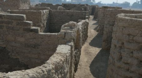 اكتشاف مدينة فرعونية مفقودة تحت الرمل في الأقصر