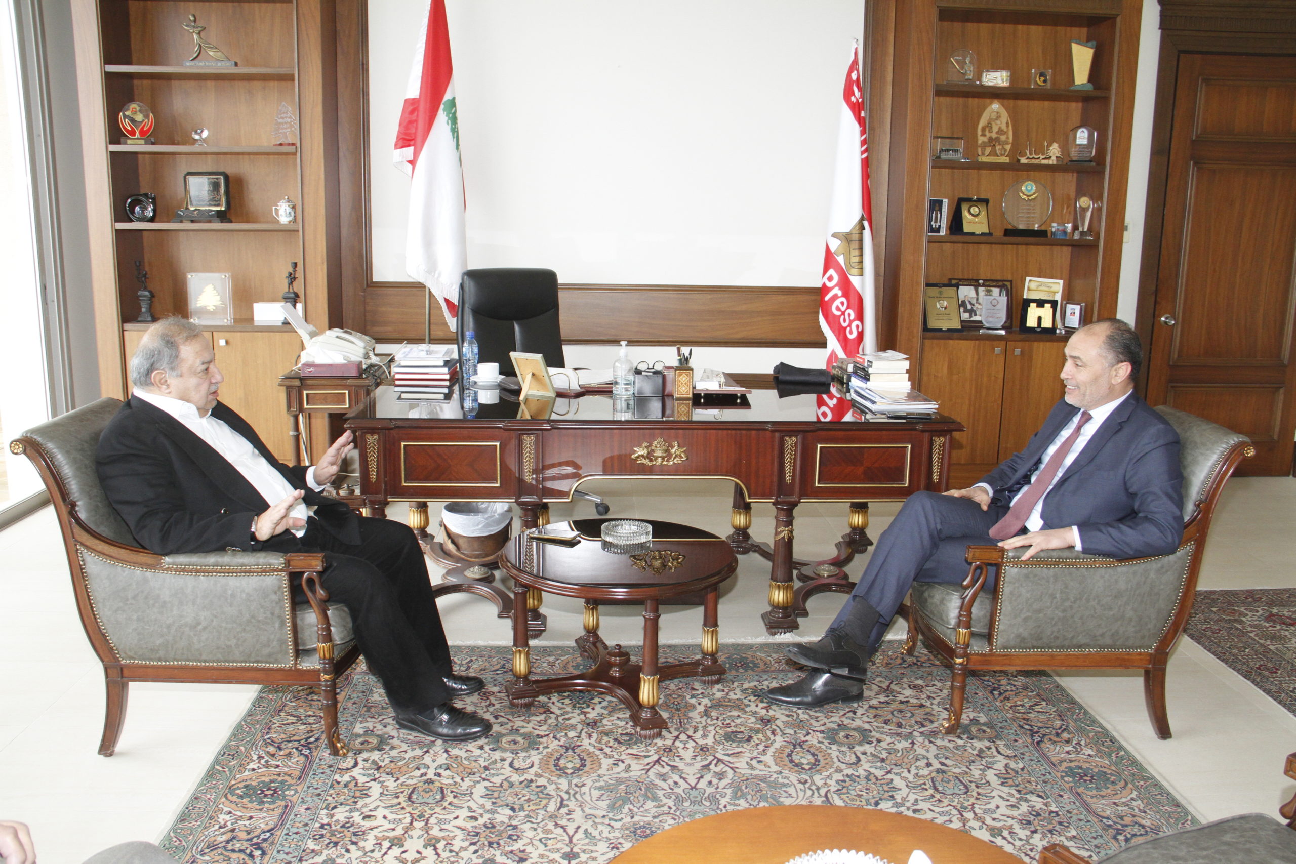 نقيب الصحافة يستقبل السفير التونسي: ليلتف العرب حول لبنان ويساندوه