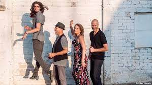 فرقة موسيقية إسرائيلية تسطو  على أغاني فيروز