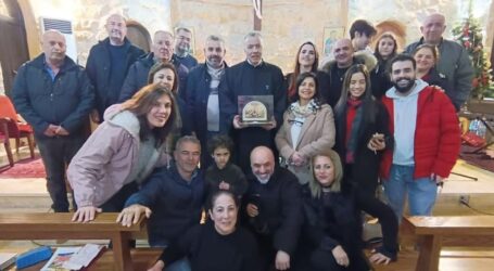 سهرة ميلاديّة في دير مار الياس الكنَيسة حول الذخيرة المباركة من كنيسة المهد في بيت لحم