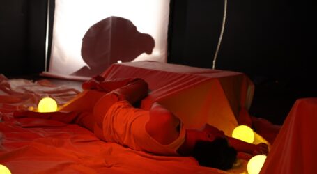 مسرحية “بالسابع”: ذاكرةٌ لم تُروَ
