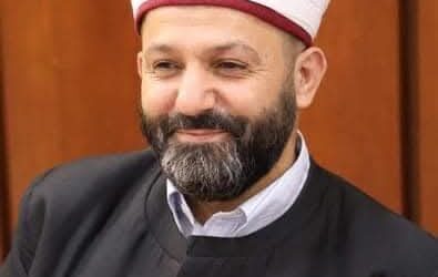 حائز على 3 دكتوراه..شبه عاطل عن العمل، و”ذنبه” أنه علوي!