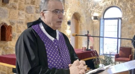 بعقليني مترئسًا رتبة سجدة الصليب: “مات المخلّص أم ابتدأ الخلاص؟”